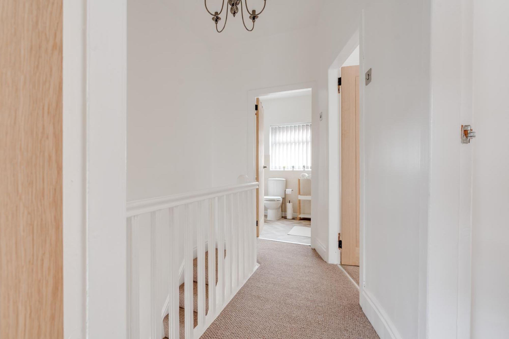 Beautiful Away From - 3 Bedrooms - 6 Beds - Sleeps 7 - Free Parking