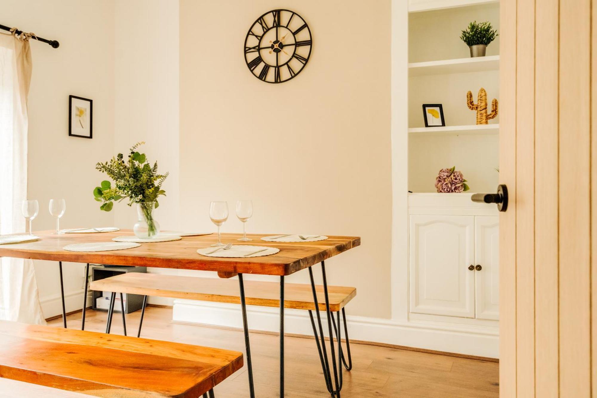 Beautiful Away From - 3 Bedrooms - 6 Beds - Sleeps 7 - Free Parking * Liverpool