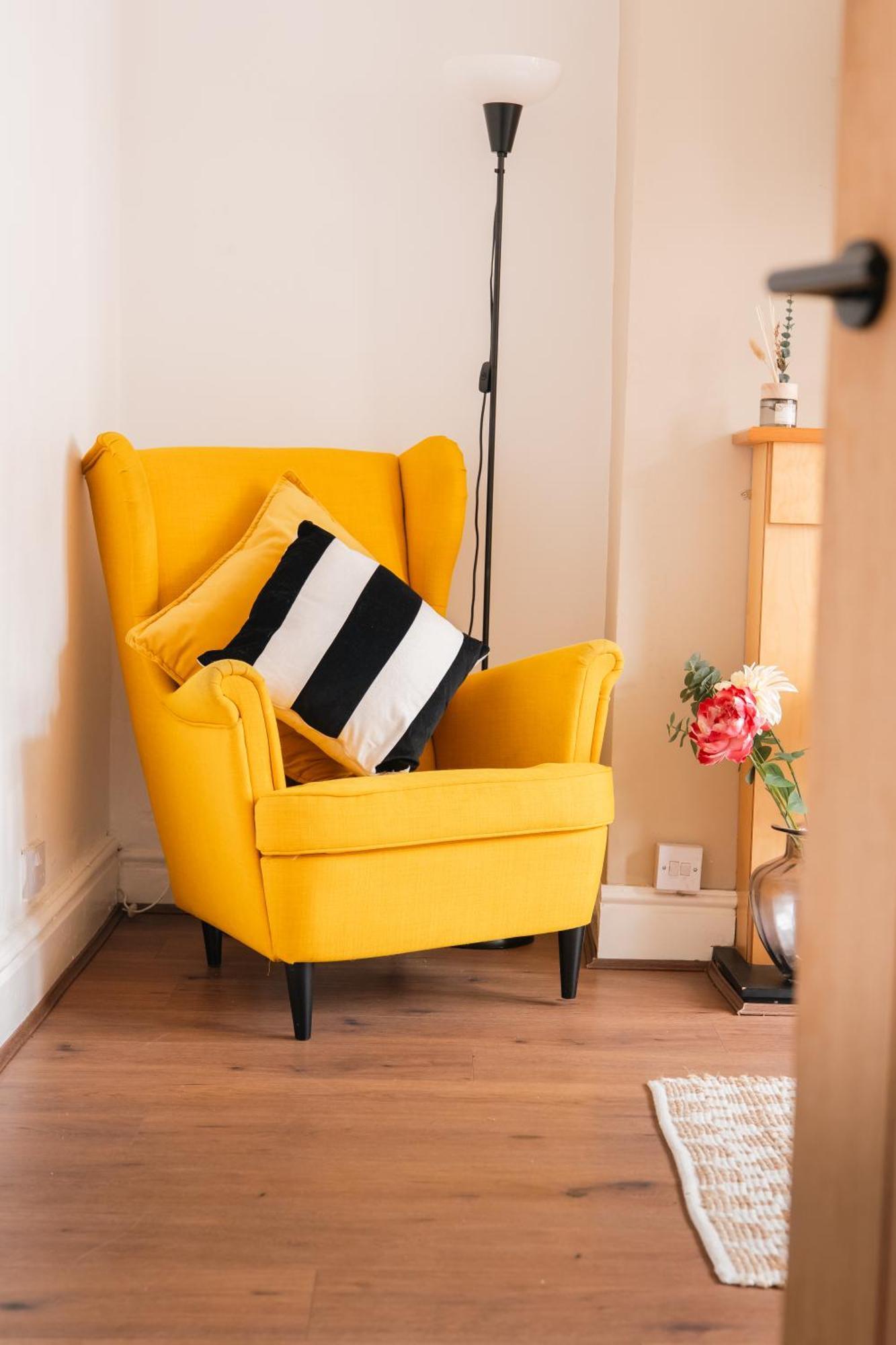 Beautiful Away From - 3 Bedrooms - 6 Beds - Sleeps 7 - Free Parking Holiday home Liverpool